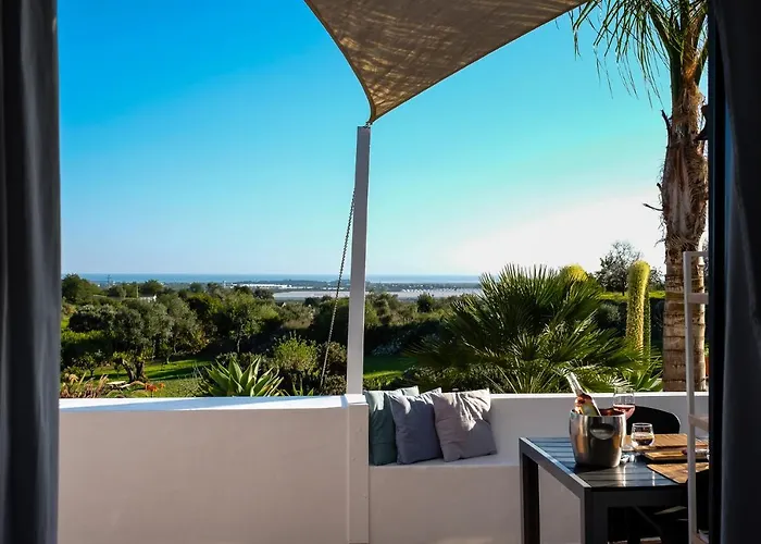 Casa Verdazul 타비라