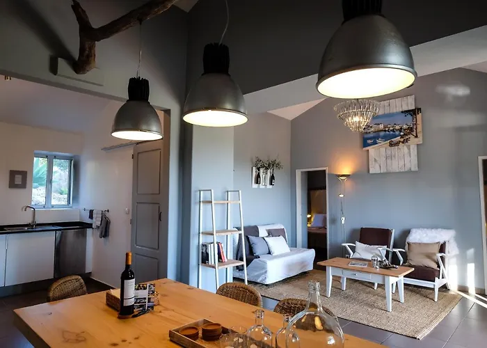 Casa Verdazul 타비라